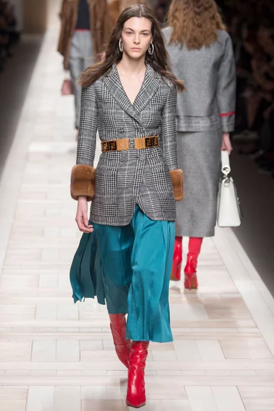Look 4